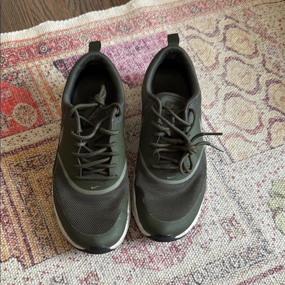 Nike Green Lightweight Sneakers with Mesh Upper